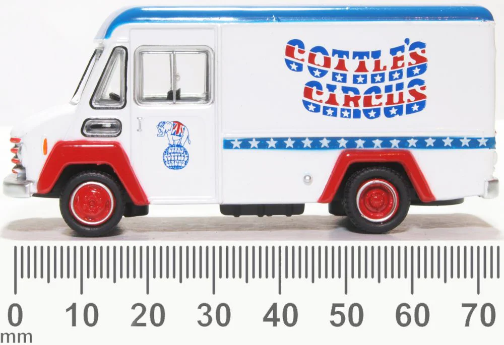 76CWT008 Commer Walk Thru Gerry Cottles Circus - Image 5