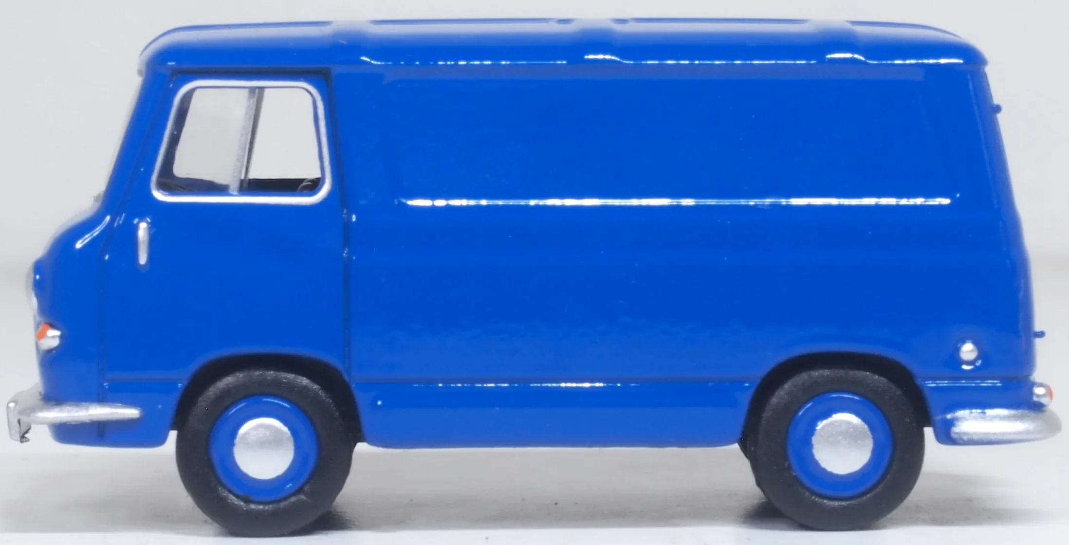 76J4007 Austin-Morris J4 Van Blue - Image 2