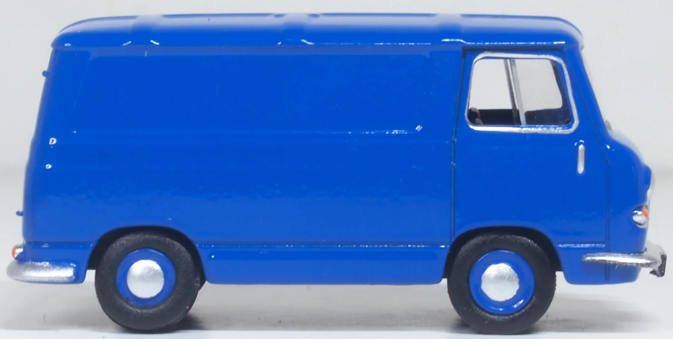 76J4007 Austin-Morris J4 Van Blue - Image 3
