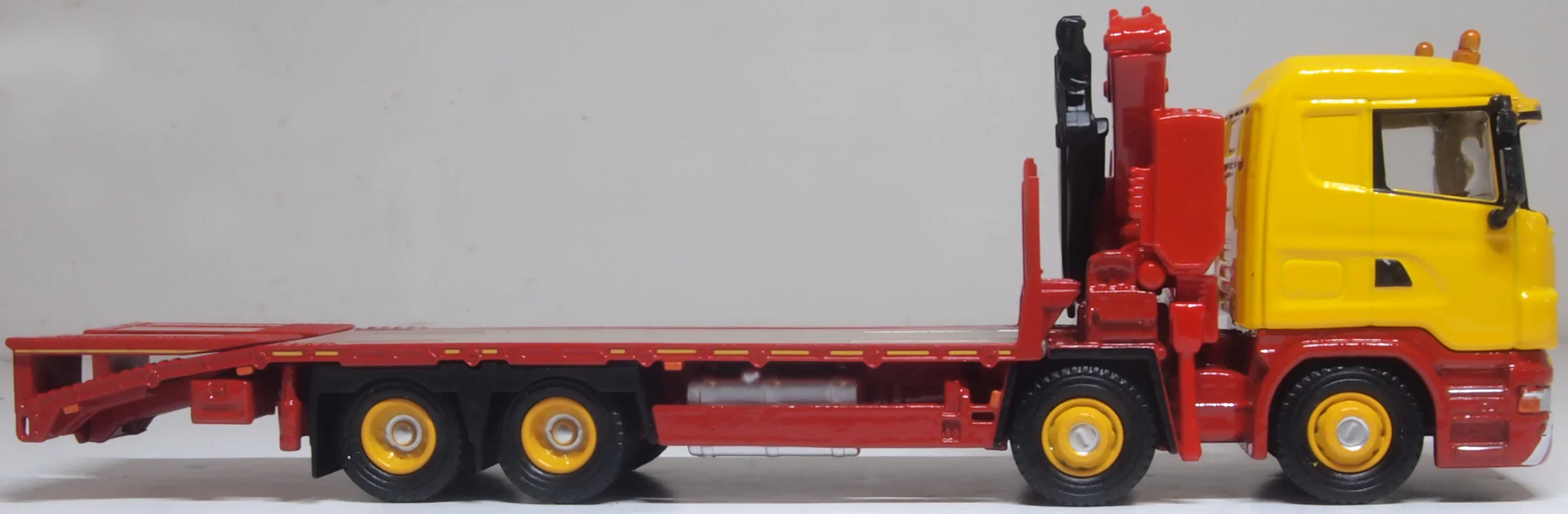 76SCL005 Scania Crane Lorry Yellow - Image 3
