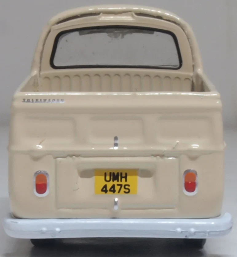 76VW034 VW T2 Bay Window Pick Up Dakota Beige - Image 5