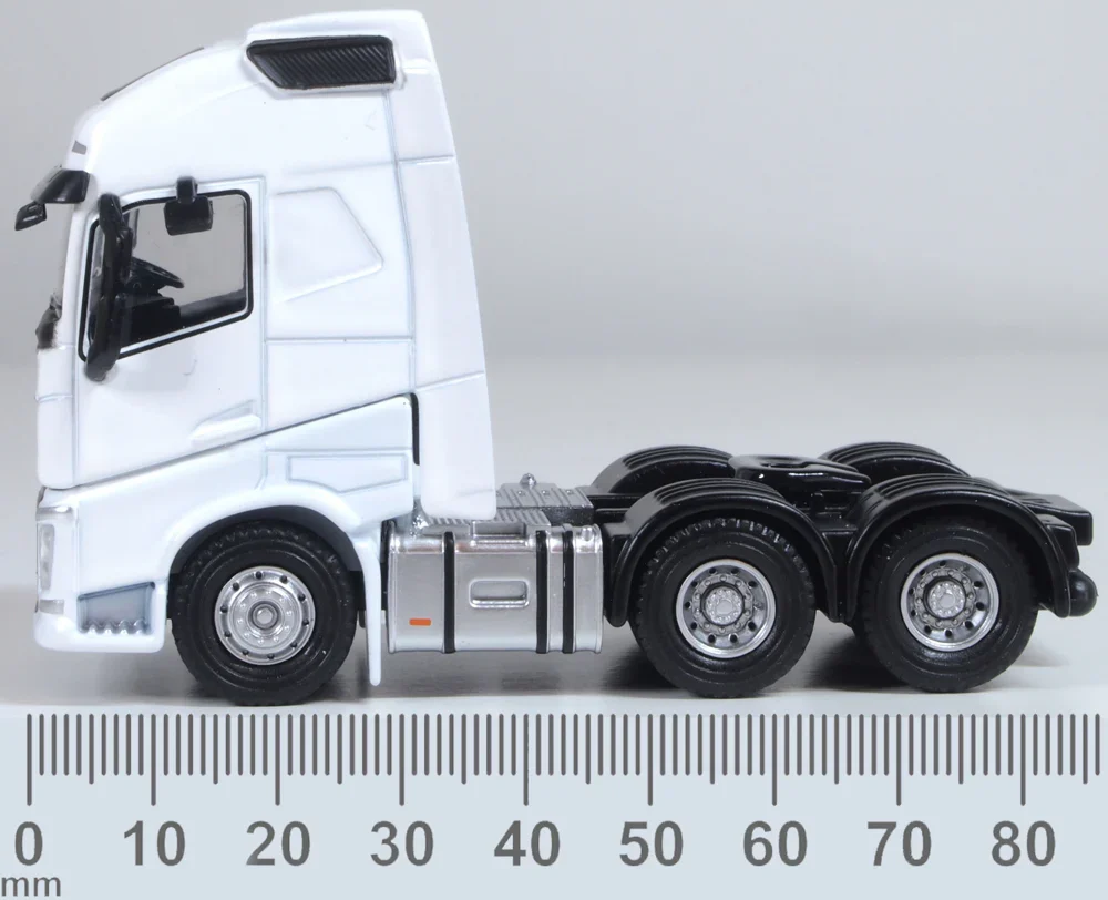 Volvo FH4 Cab White - Image 6