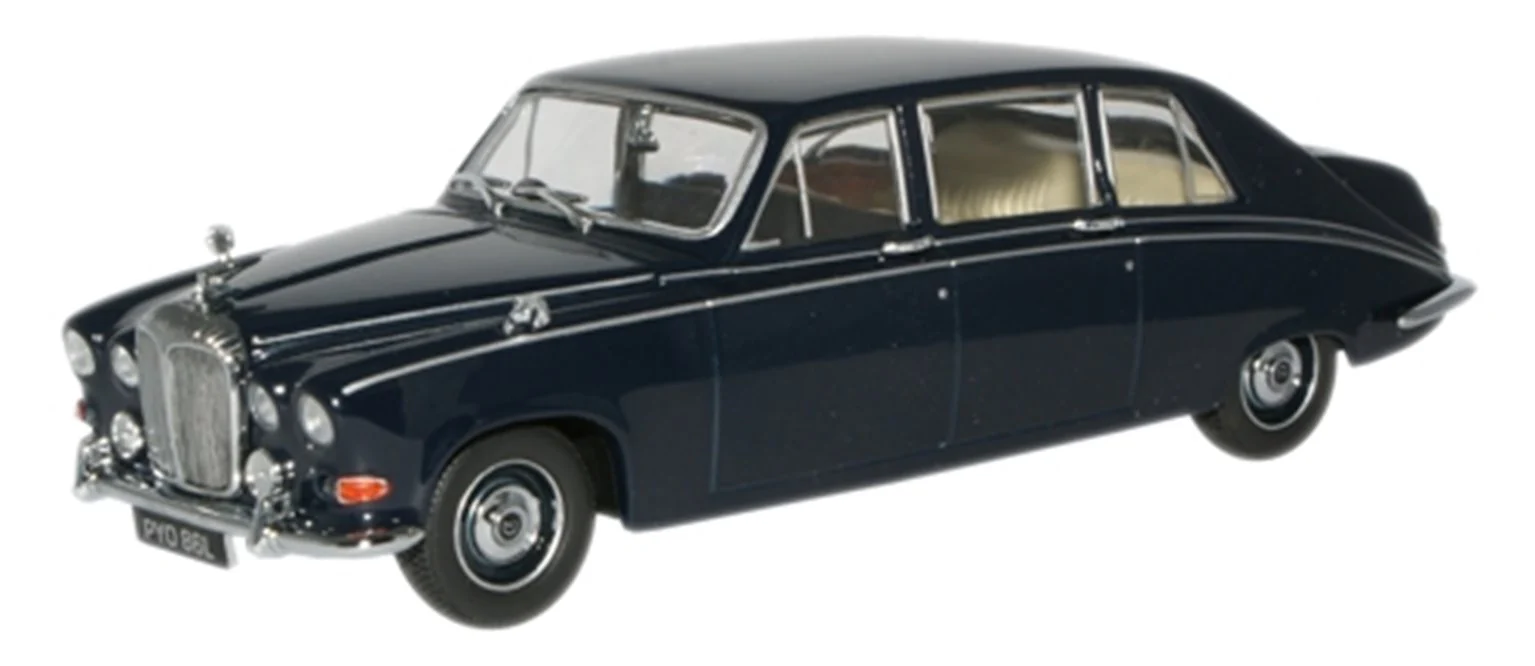 Daimler DS 420 limo in dark blue