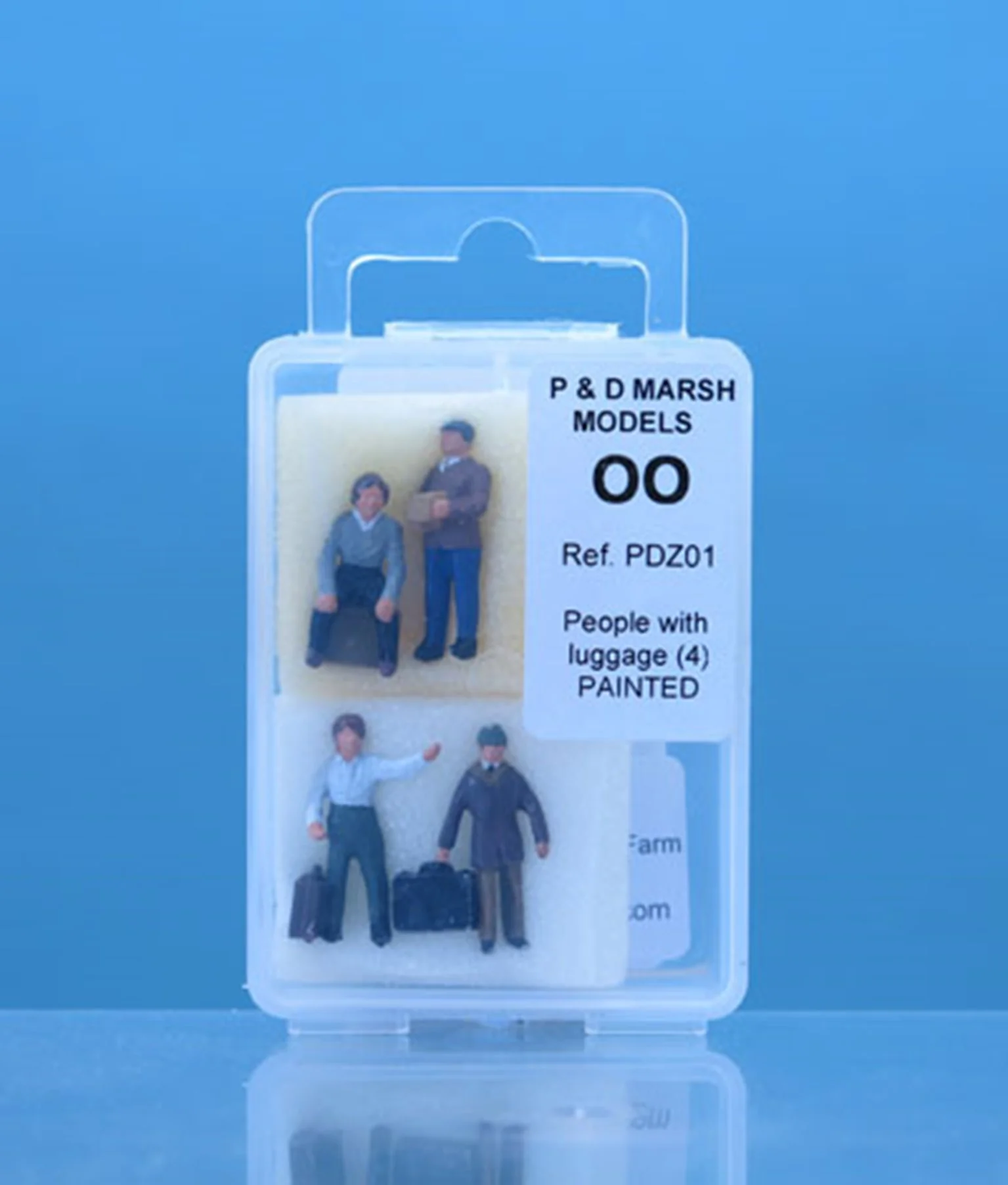 PDZ1 OO Gauge Painted People with Luggage - Image 2