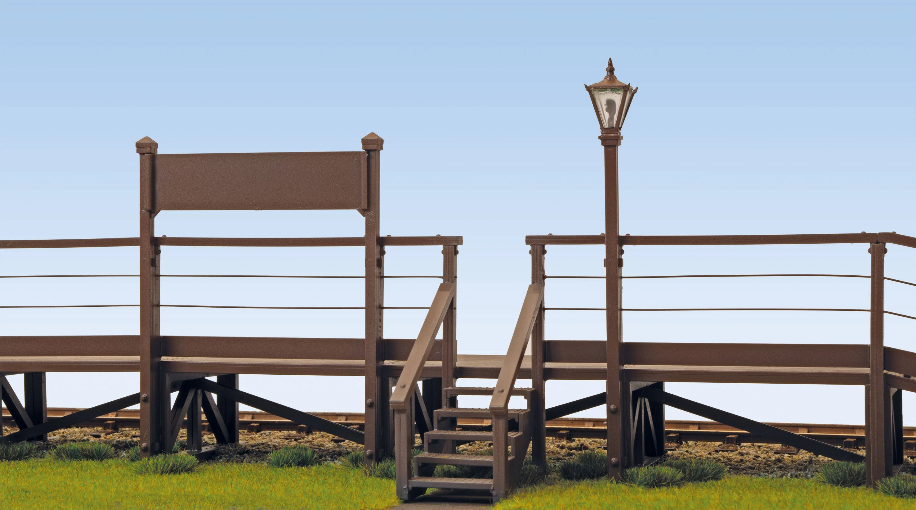 LK708 Wooden Platform Halt Model Kit - Image 3