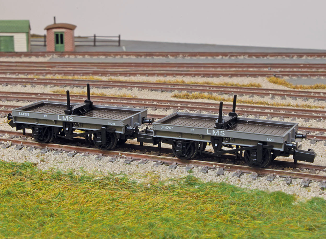 NR1153M 4 Wheel LMS Bolster Wagon Twin Pack - Image 9
