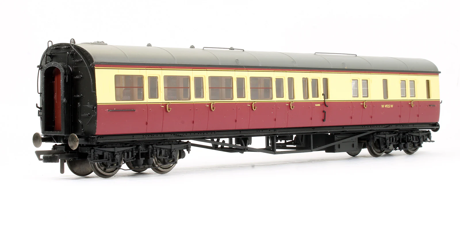 Pre-Owned R4685A BR Crimson & Cream Collett Corridor Brake 3rd (RH) Coach 'W4925W'
