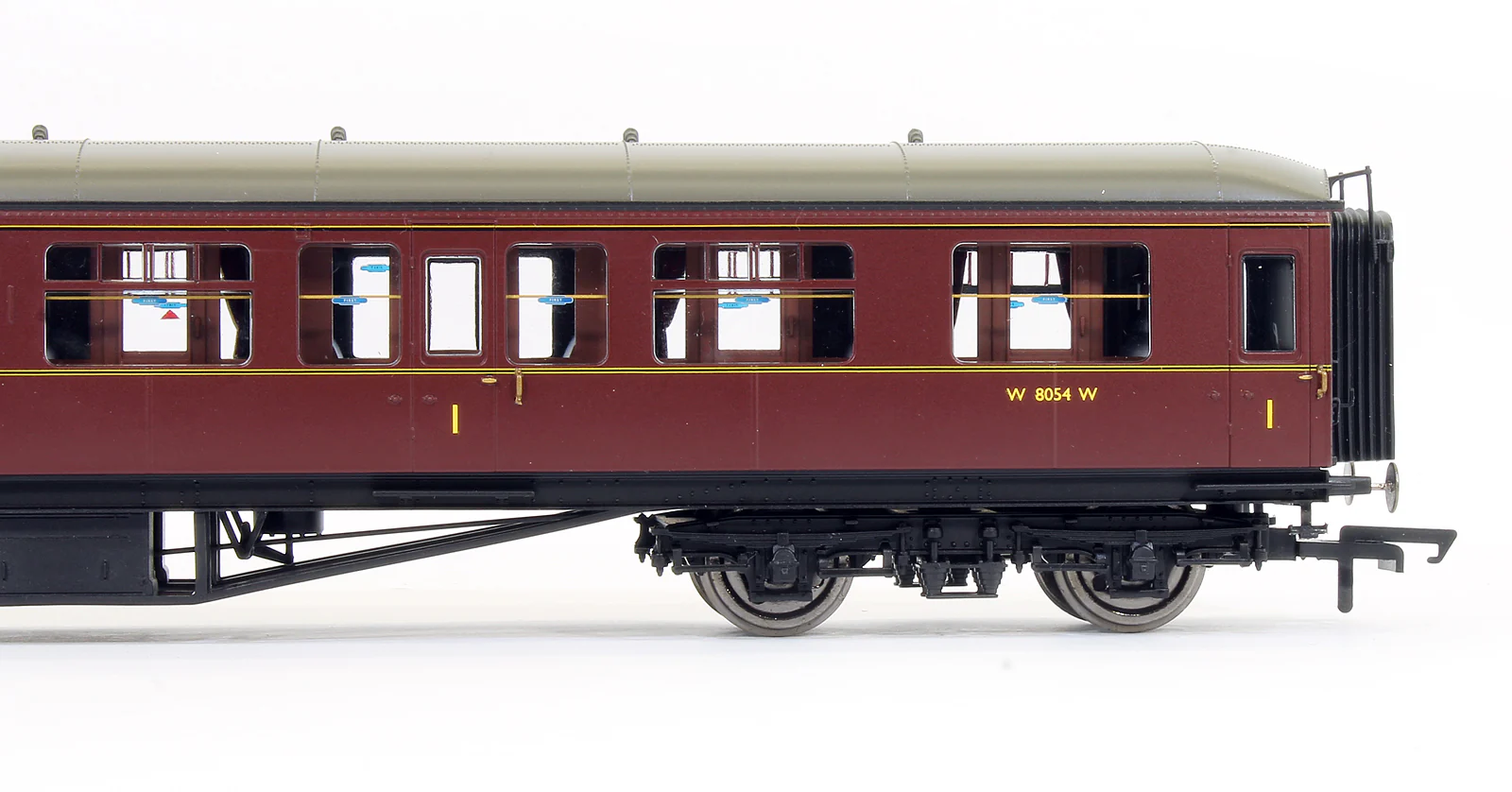 Pre-Owned R4499 BR Maroon Hawksworth 1st Class Coach 'W8054W' - Image 3