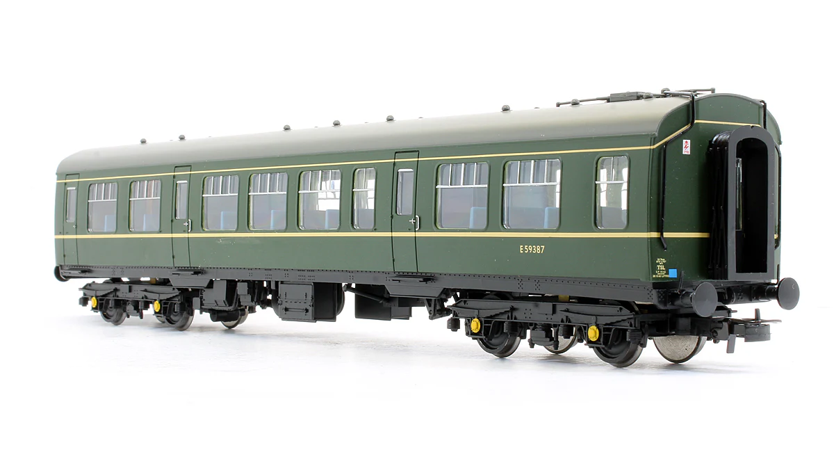Pre-Owned 32-913 Class 108 Three Car DMU BR Green With Speed Whiskers - Image 3
