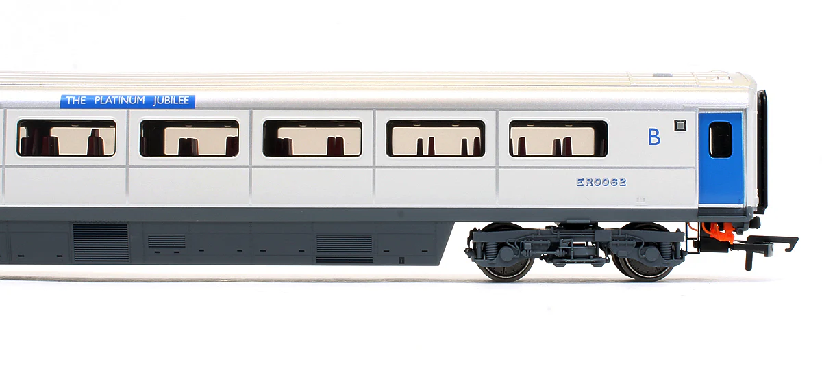 Pre-Owned R40355 Mk3 Sliding Door Trailer First Disabled Platinum Jubilee of HM Queen Elizabeth II ER0062 - Image 3