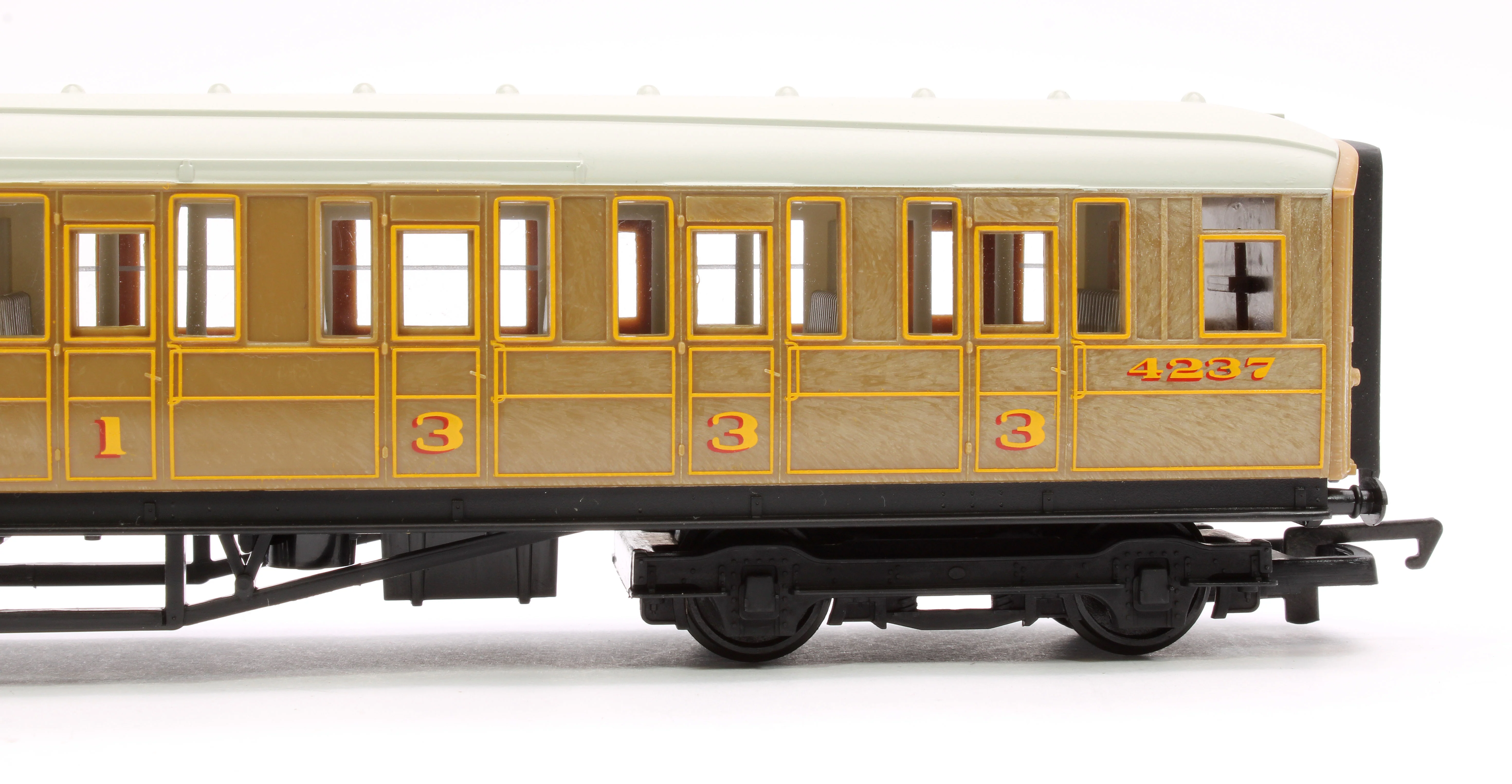 Pre-Owned R4333 RailRoad Brake Composite Coach LNER 4237 - Image 5