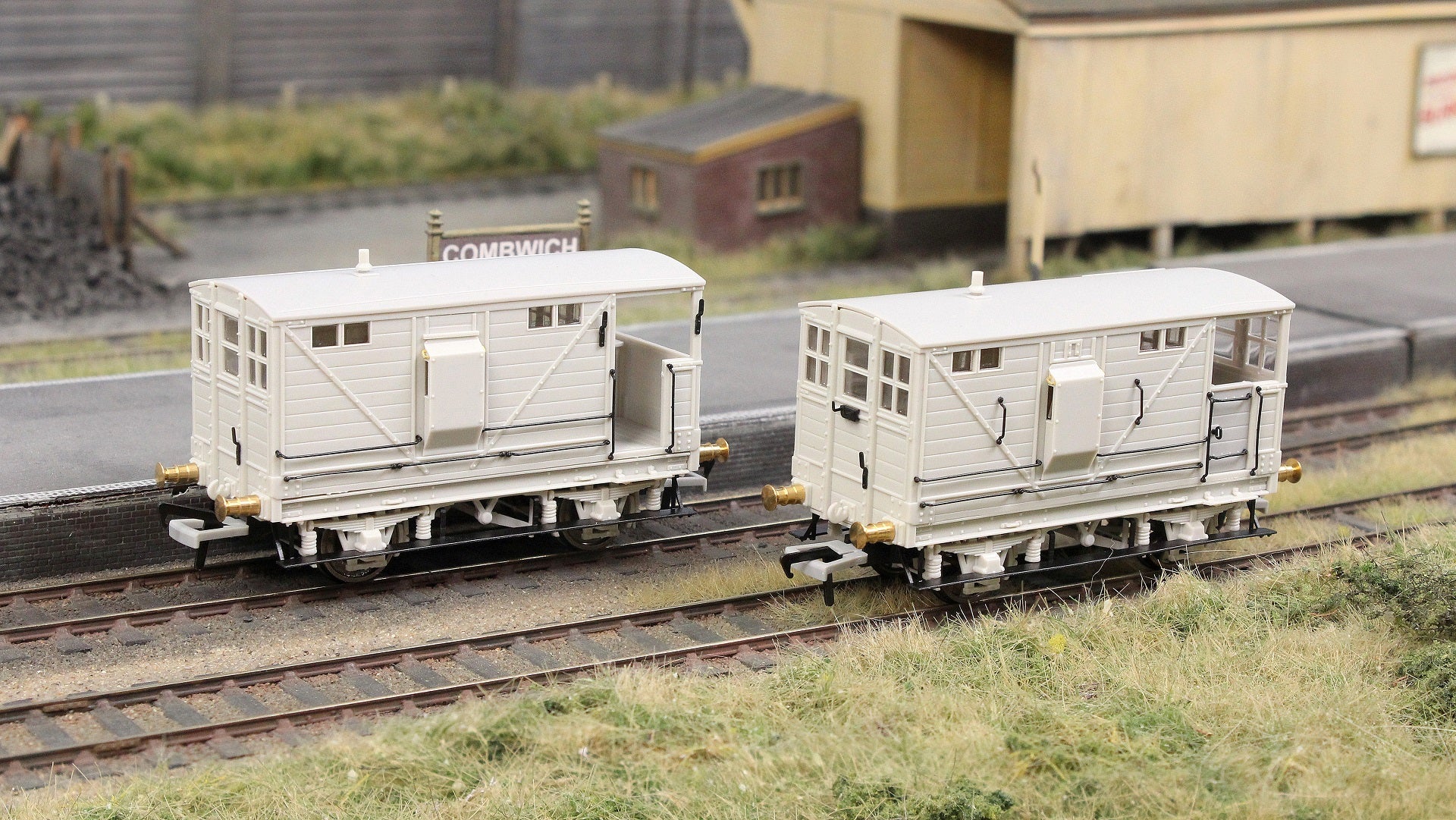 LNWR D17b Brake - LMS (pre-36) No.135554 - Image 3