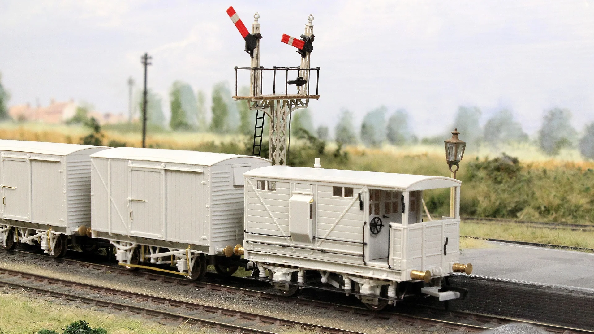 LNWR D17b Brake - LMS (pre-36) No.135554 - Image 6