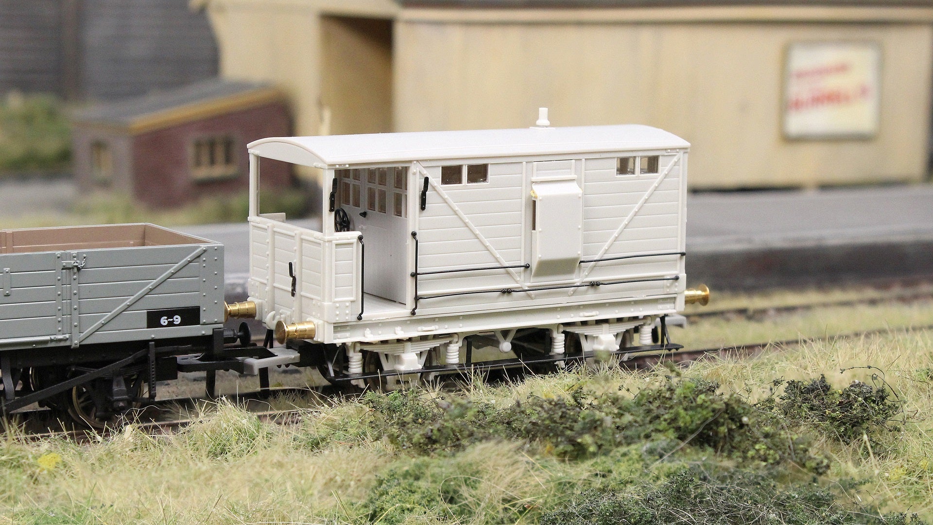 LNWR D17b Brake - LMS (pre-36) No.280361 - Image 7