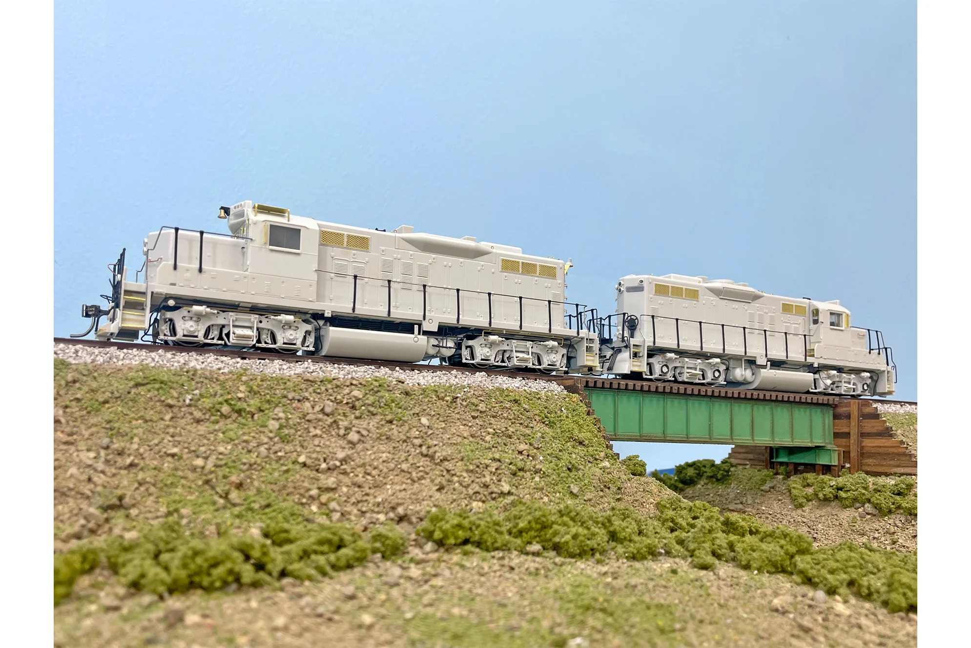 HO GP9u (DC/DCC/Sound): Southern Rwy of BC: #128 - Image 3