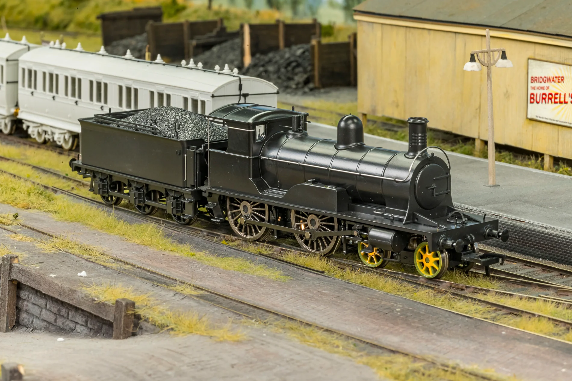 Highland Railway Loch Class 4-4-0 No.14384 'Loch Laggan' LMS Lined Black Steam Locomotive - Image 11