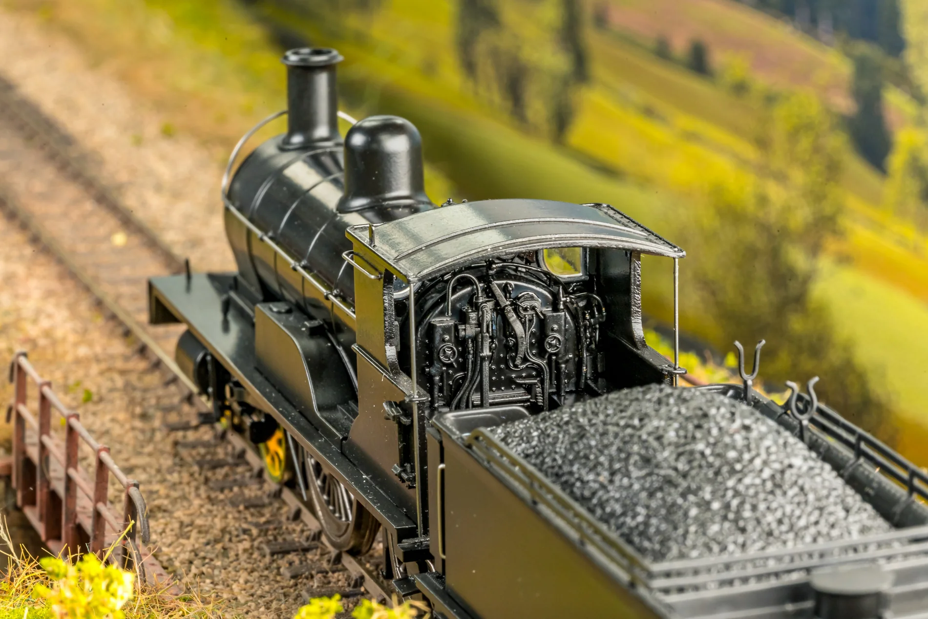 Highland Railway Loch Class 4-4-0 No.150 'Loch Eye' HR Yellow Steam Locomotive - Image 3