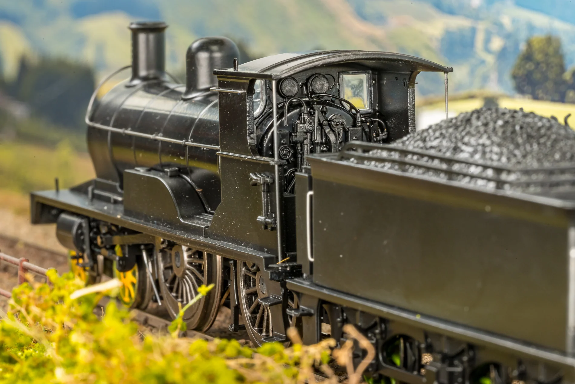 Highland Railway Loch Class 4-4-0 No.150 'Loch Eye' HR Yellow Steam Locomotive - Image 7