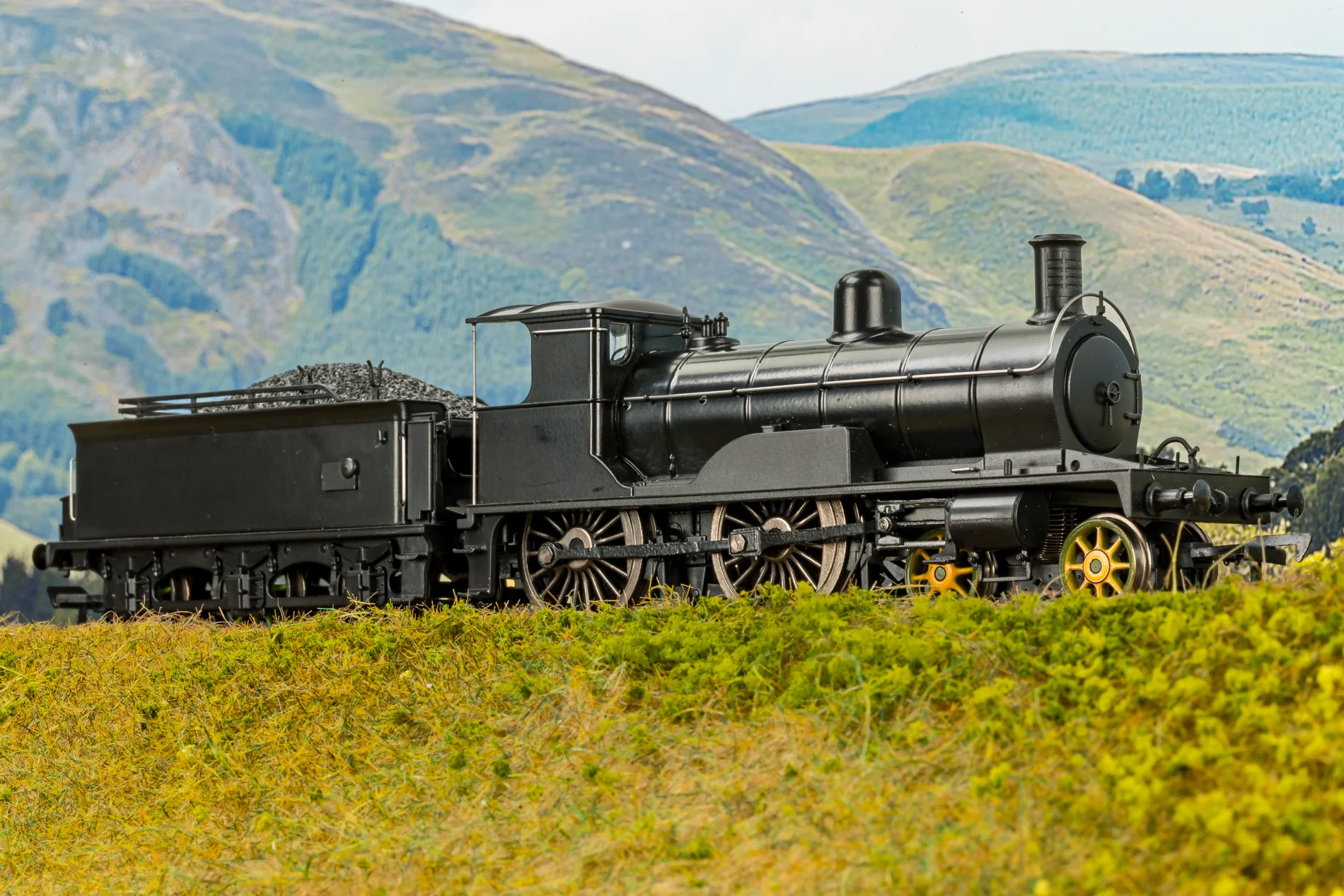 Highland Railway Loch Class 4-4-0 No.125 'Loch Tay' HR Jones Lined Green Steam Locomotive - DCC Sound - Image 5