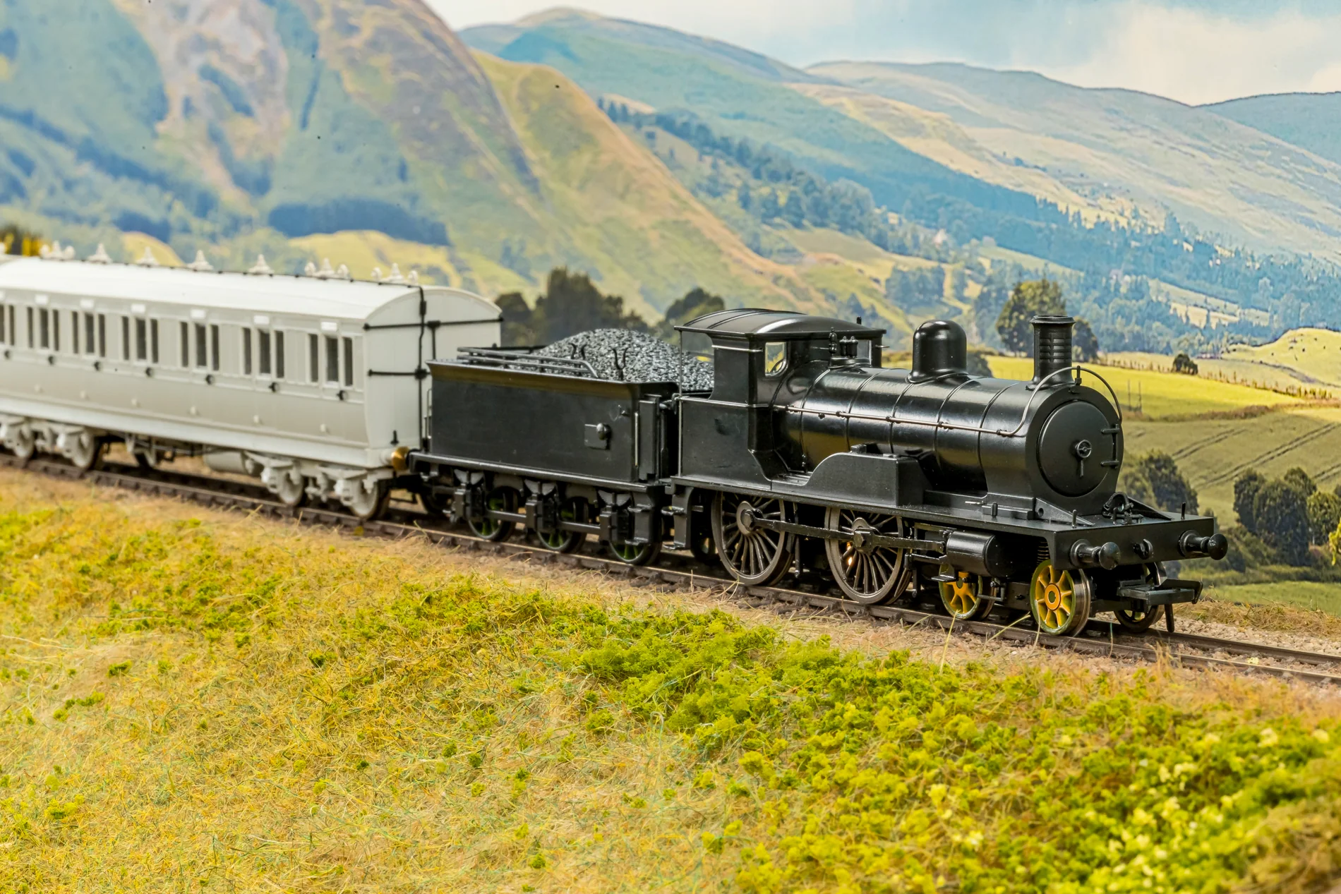 Highland Railway Loch Class 4-4-0 No.131 'Loch Shin' HR Smith Plain Green Steam Locomotive - DCC Sound - Image 9
