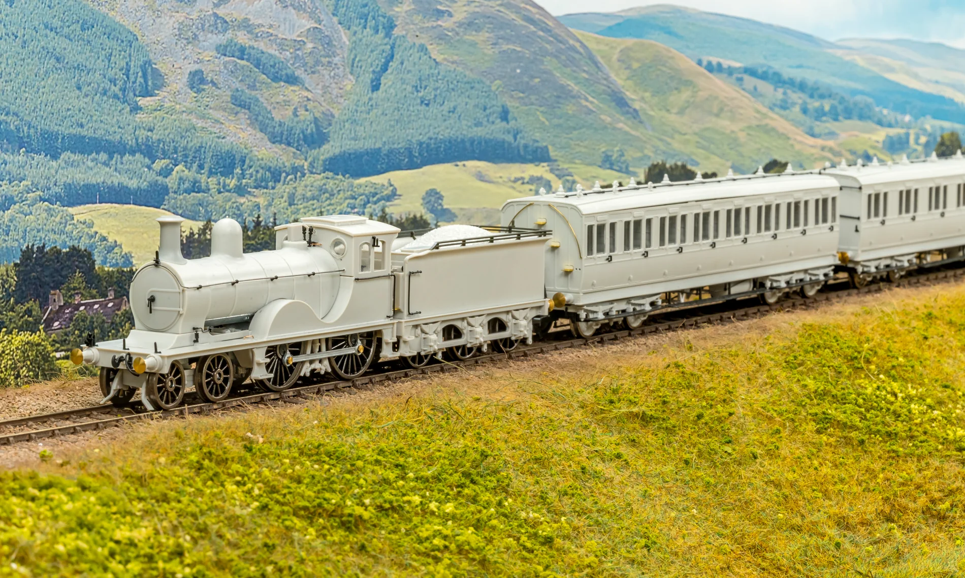 LNER D40 Class 4-4-0 No.6852 'Glen Grant' - LNER Apple Green Steam Locomotive - DCC Sound - Image 8