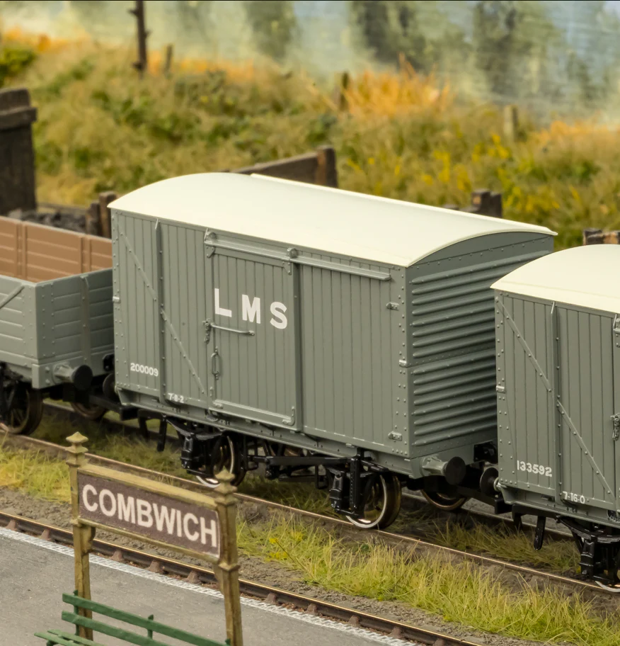 970001 12 Ton LMS D1663 Van - LMS (pre-36) No.200009 - Image 2