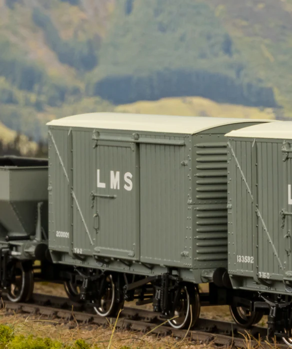 970001 12 Ton LMS D1663 Van - LMS (pre-36) No.200009 - Image 3