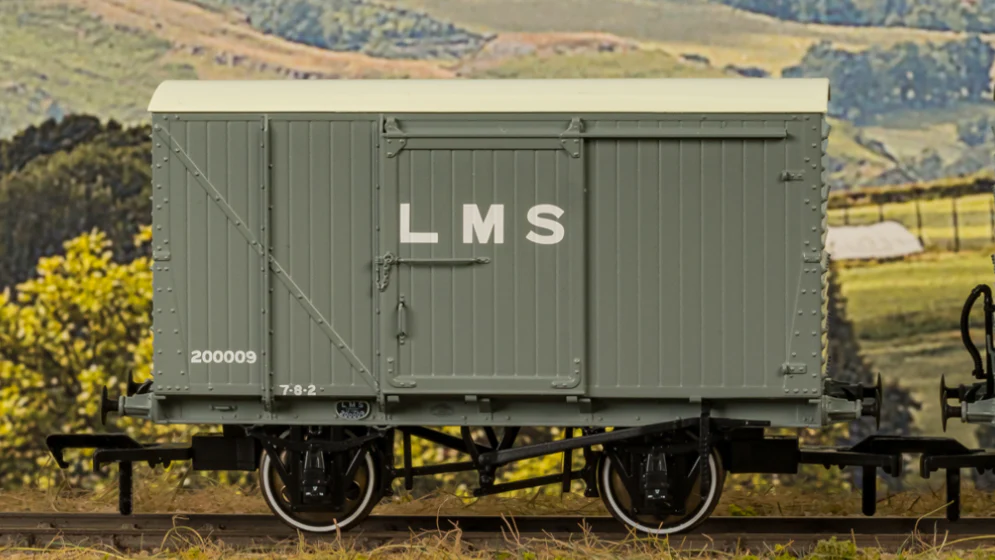 970001 12 Ton LMS D1663 Van - LMS (pre-36) No.200009 - Image 4
