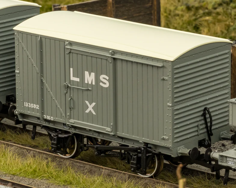 970003 12 Ton LMS D1663 Van - LMS (pre-36) No.133592 - Image 2