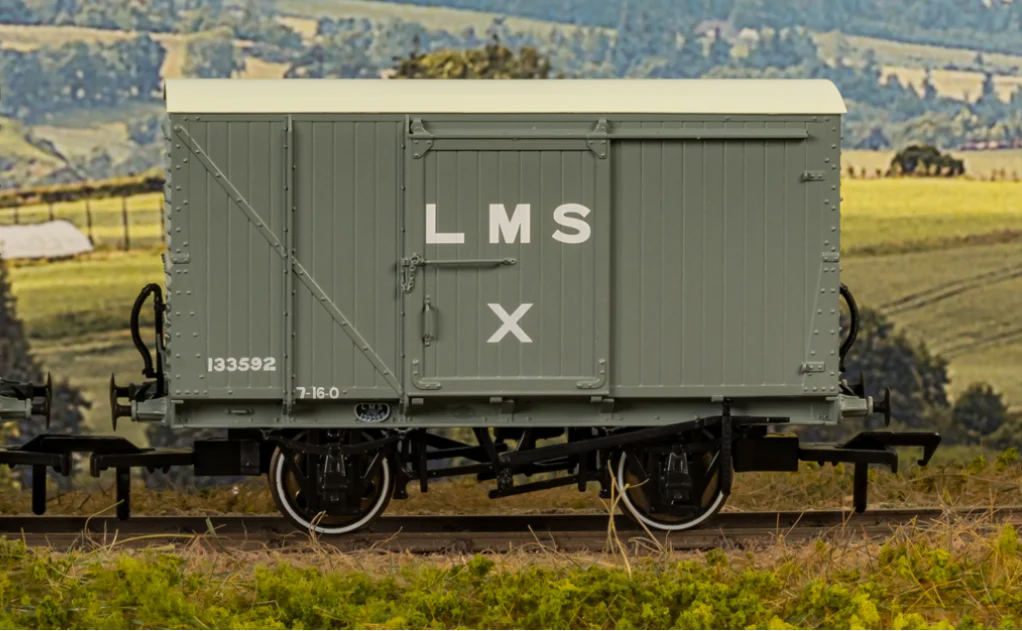 970003 12 Ton LMS D1663 Van - LMS (pre-36) No.133592 - Image 4