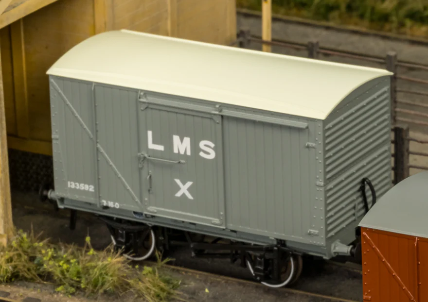 970003 12 Ton LMS D1663 Van - LMS (pre-36) No.133592 - Image 5