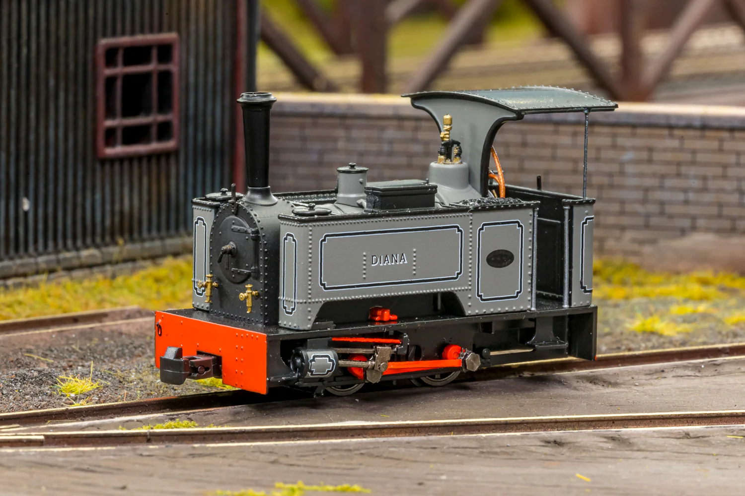 Sirdar Class 0-4-0 Kerr, Stuart & Co. Long-Tank 'Diana’ Lined Grey (As Preserved) Steam Locomotive - Image 2