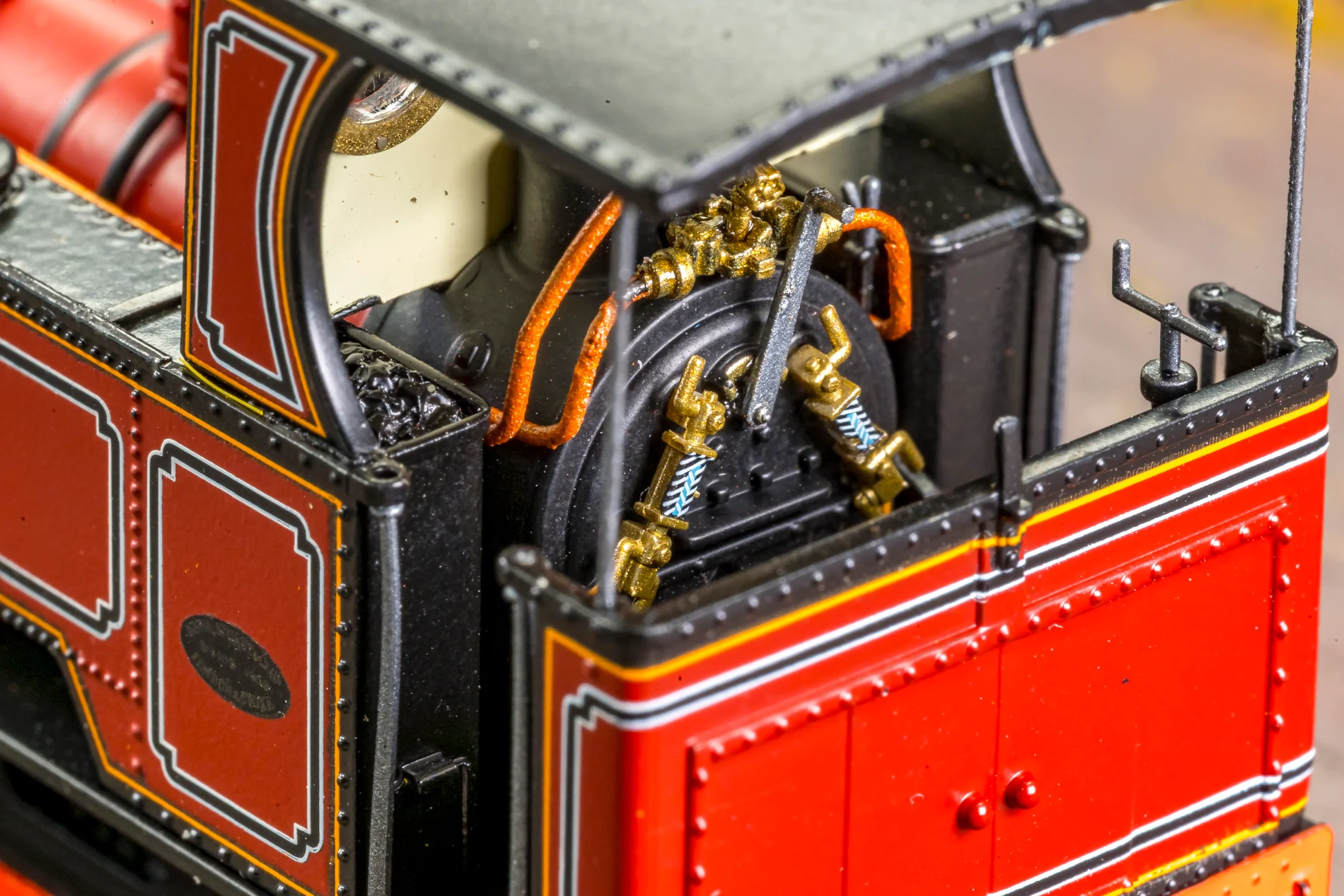 Sirdar Class 0-4-0 Kerr, Stuart & Co. Short-Tank 'What If' - FR Lined Red Steam Locomotive - Image 5