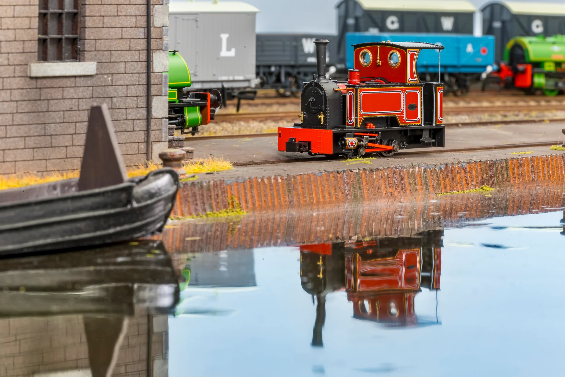 Sirdar Class 0-4-0 Kerr, Stuart & Co. Short-Tank 'What If' - FR Lined Red Steam Locomotive - Image 6