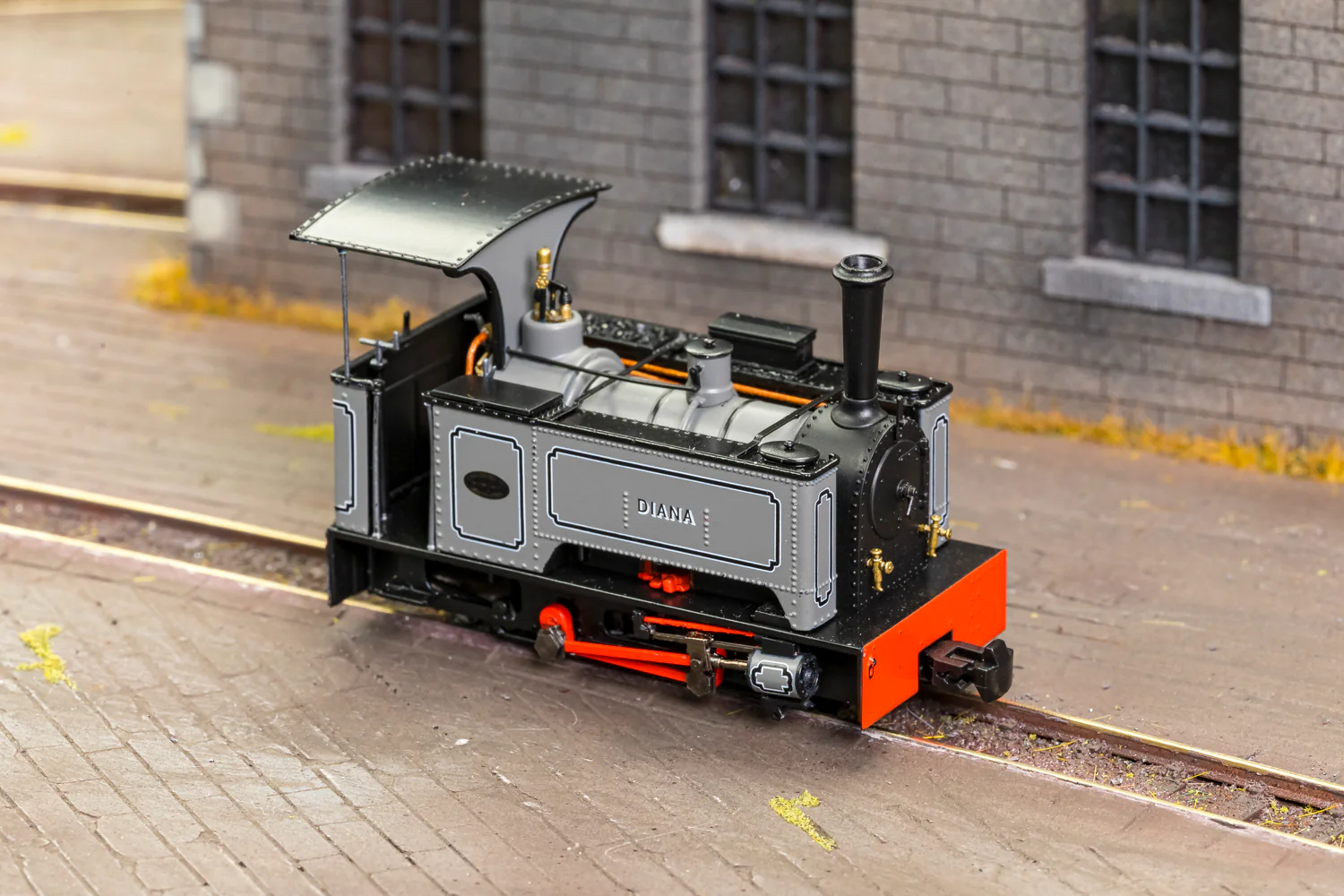 Sirdar Class 0-4-0 Kerr, Stuart & Co. Long-Tank 'Diana’ Lined Grey (As Preserved) Steam Locomotive - DCC Fitted - Image 6