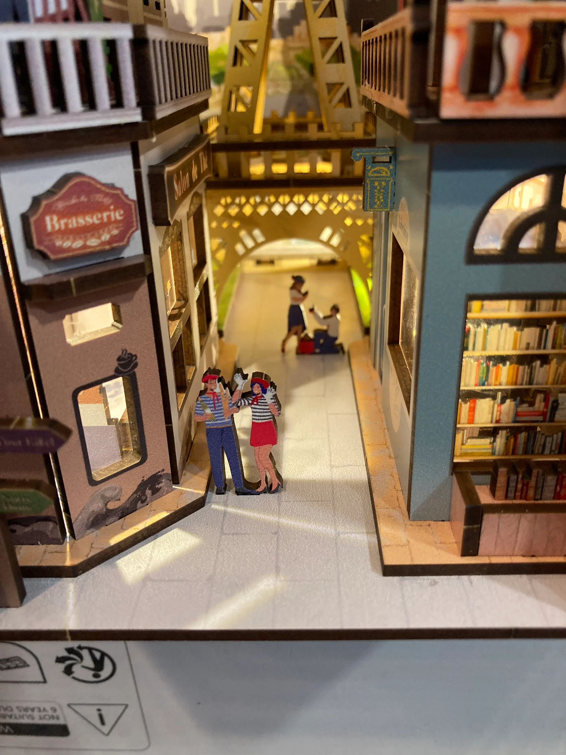 00539 Tiny Adventures "Paris" Model Kit - Image 2
