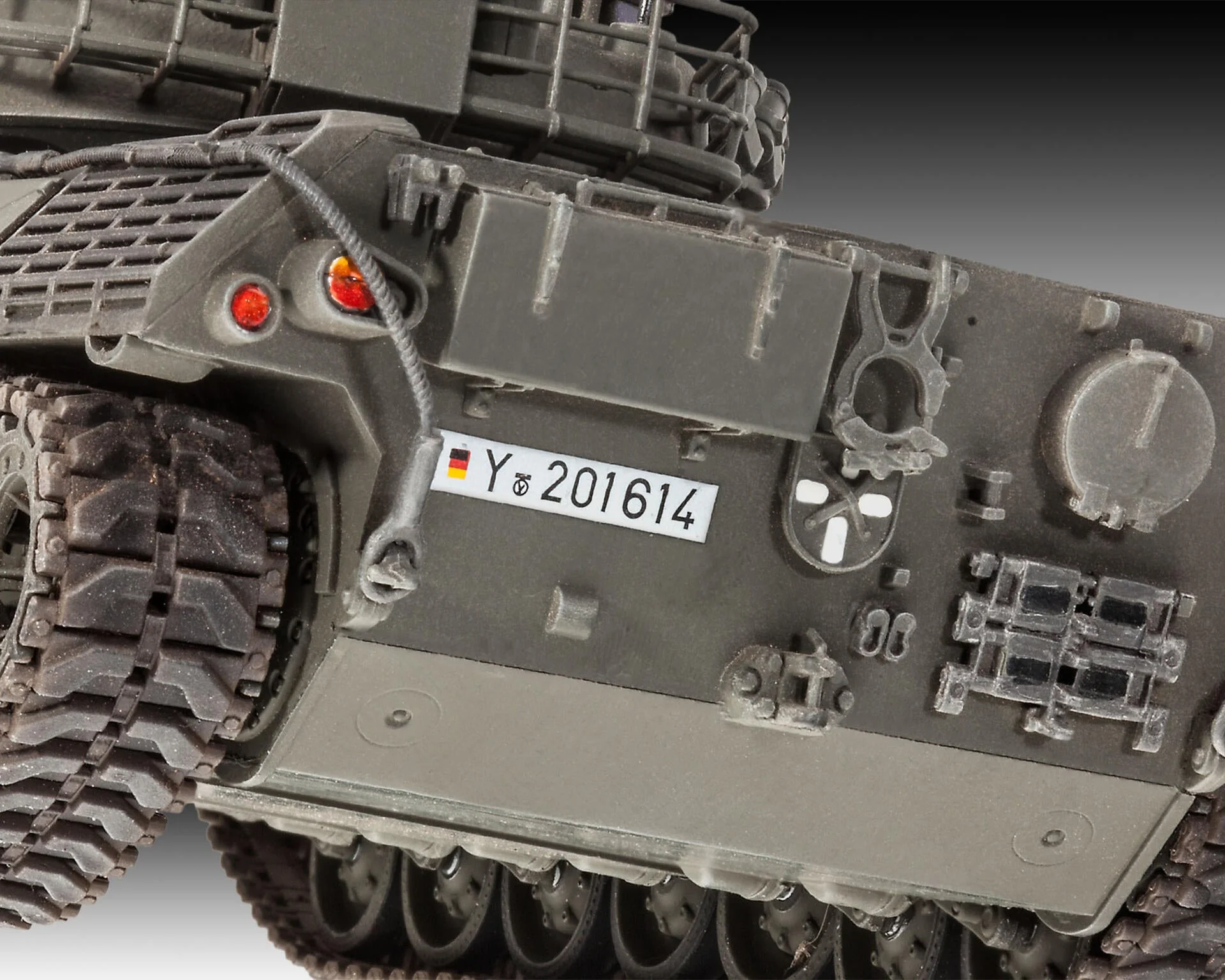 Leopard 1 Model Kit - Image 3
