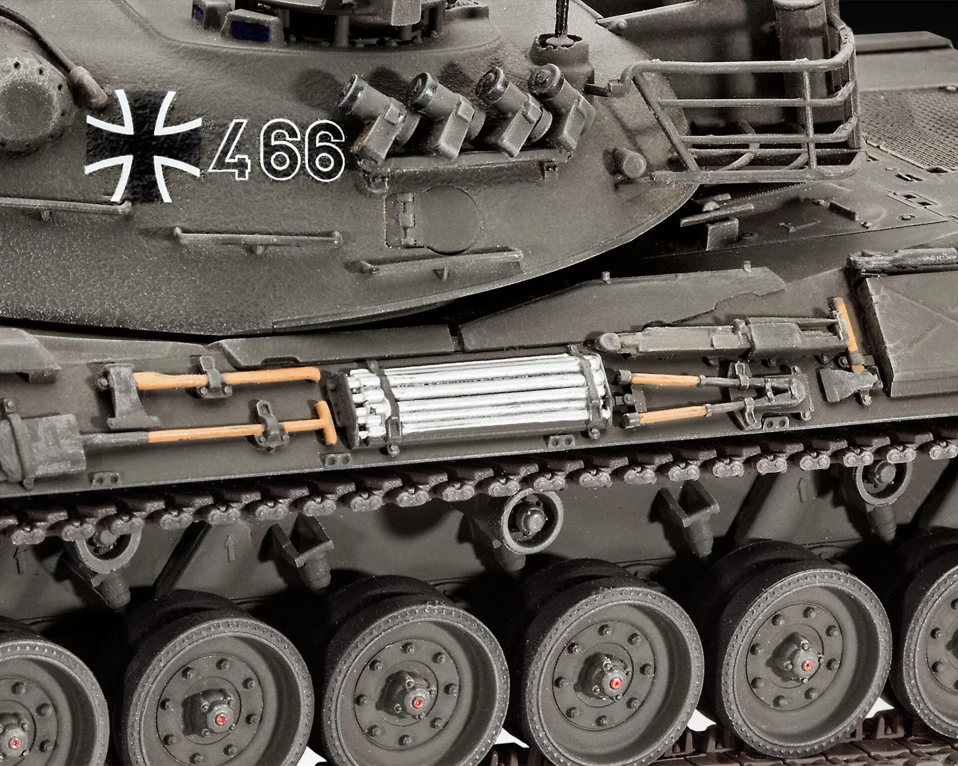 Leopard 1 Model Kit - Image 4