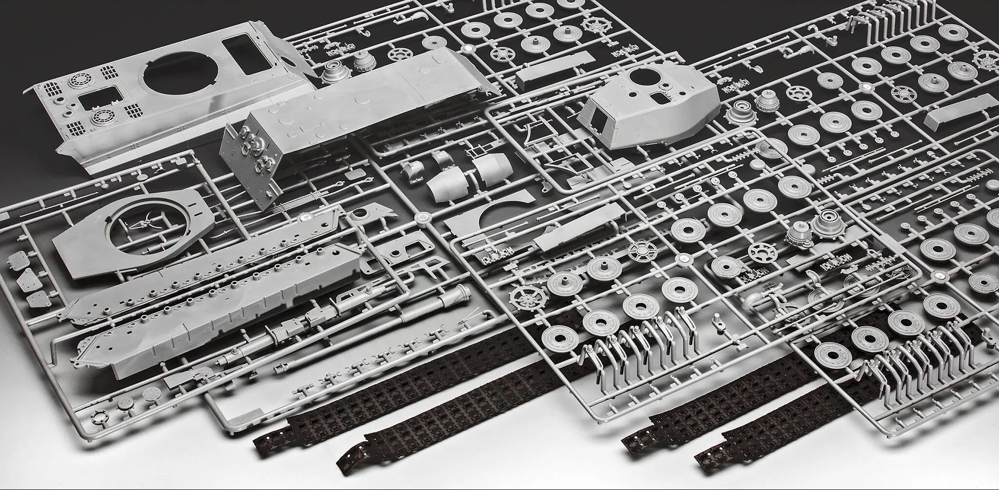 Tiger II Ausf.B (Henschel Turret) Model Kit - Image 6