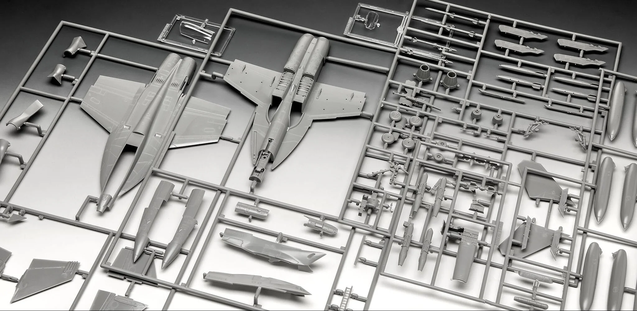 F/A-18F Super Hornet Model Kit - Image 7