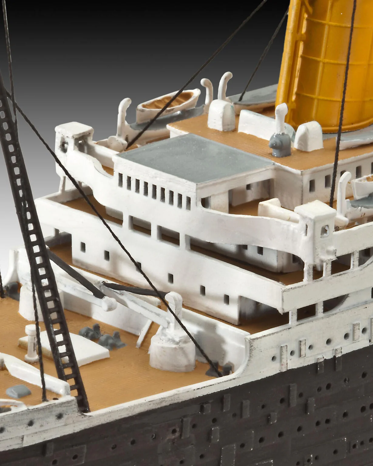 R.M.S. Titanic Model Kit - Image 3