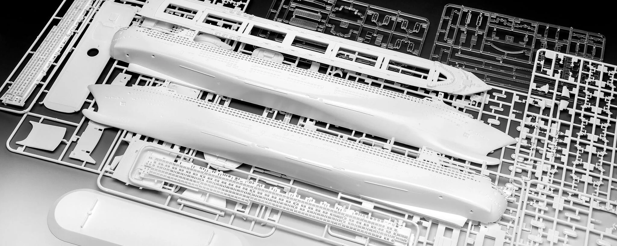 Ocean Liner Queen Mary 2 Model Kit - Image 8