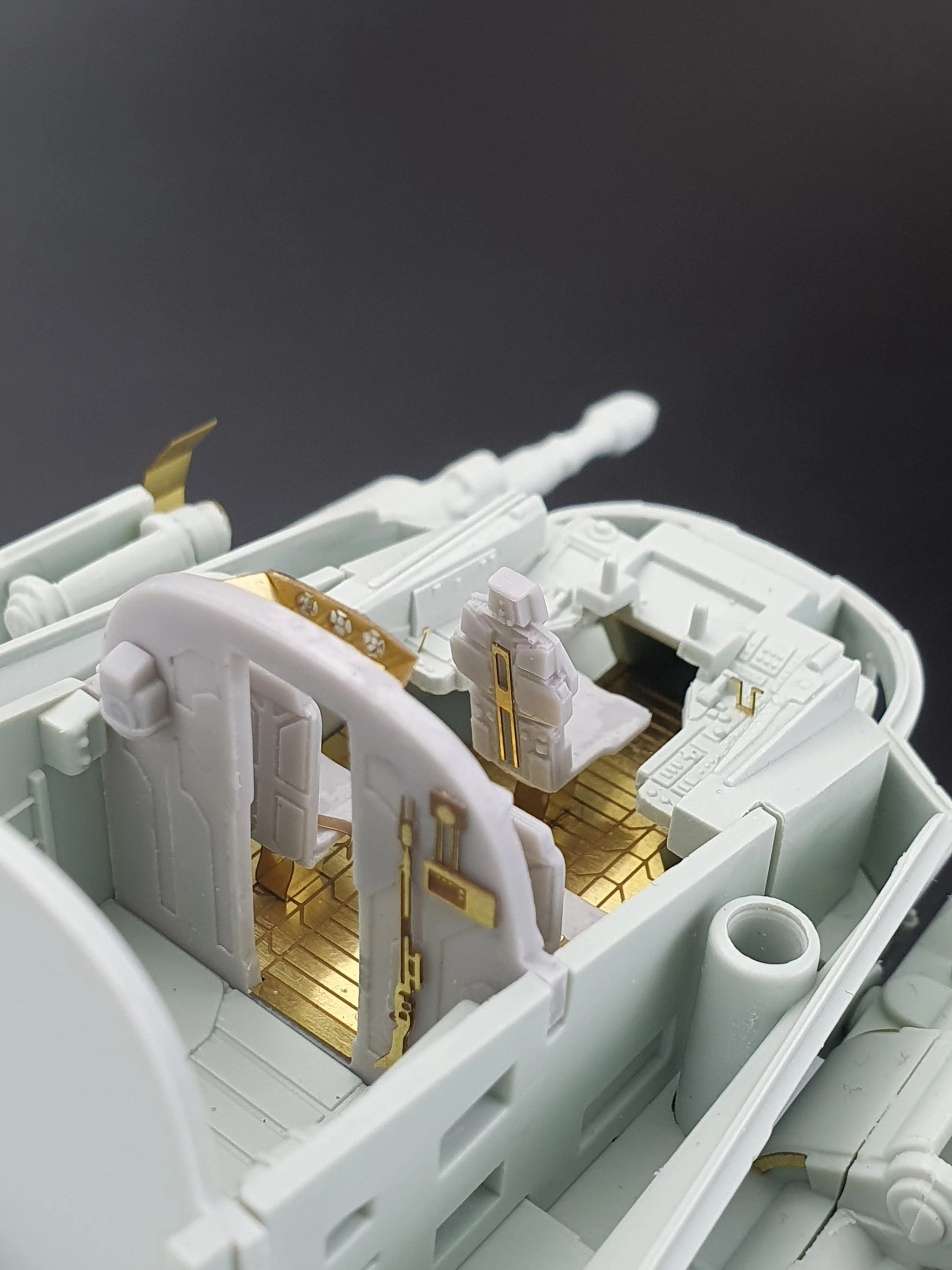 Star Wars The Mandalorian Razor Crest Platinum Edition (1:72) Model Kit - Image 7
