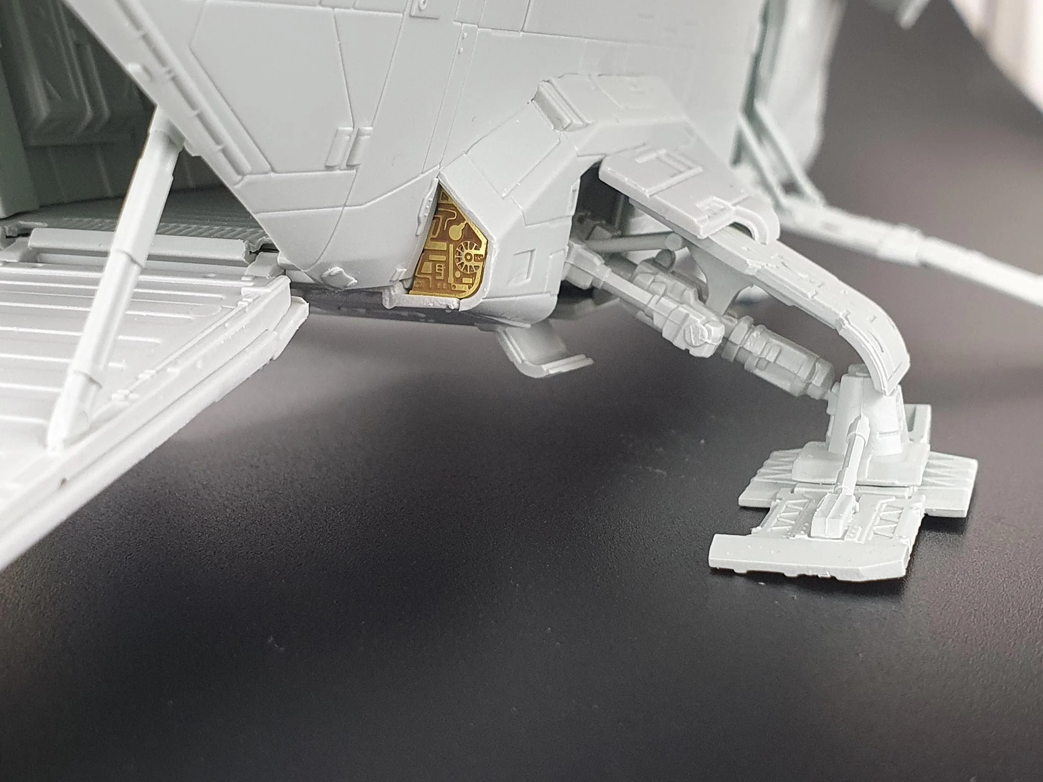 Star Wars The Mandalorian Razor Crest Platinum Edition (1:72) Model Kit - Image 8
