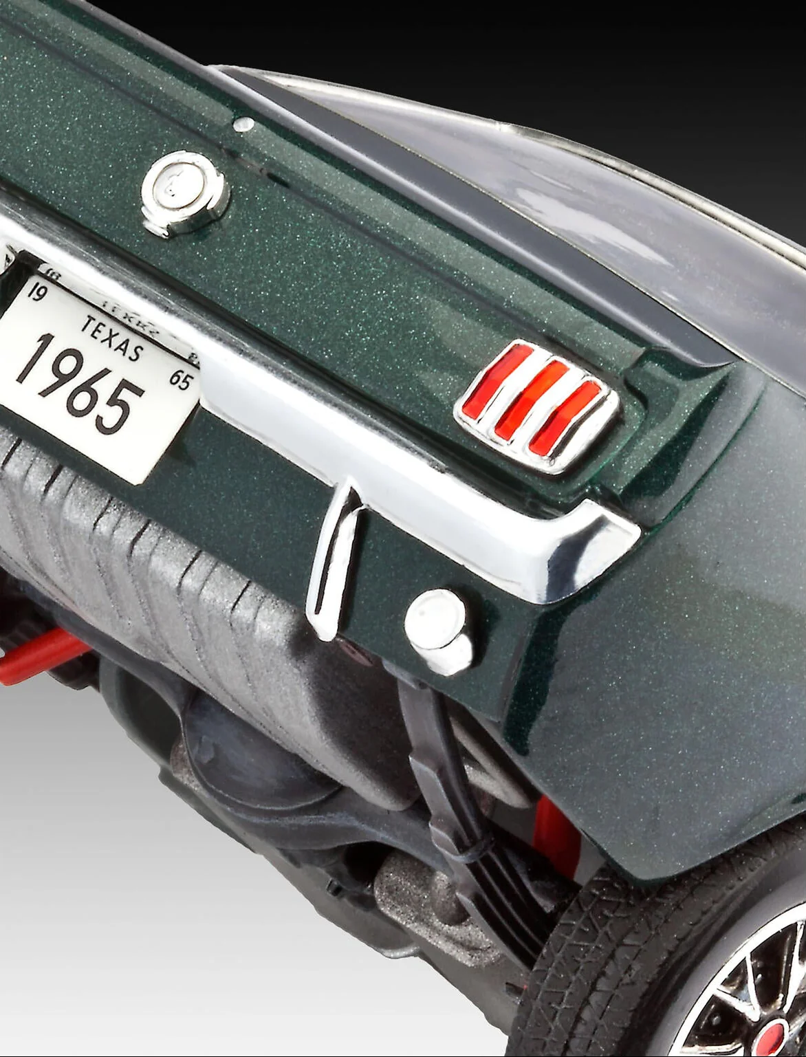 1965 Ford Mustang 2+2 Fastback Model Kit - Image 7