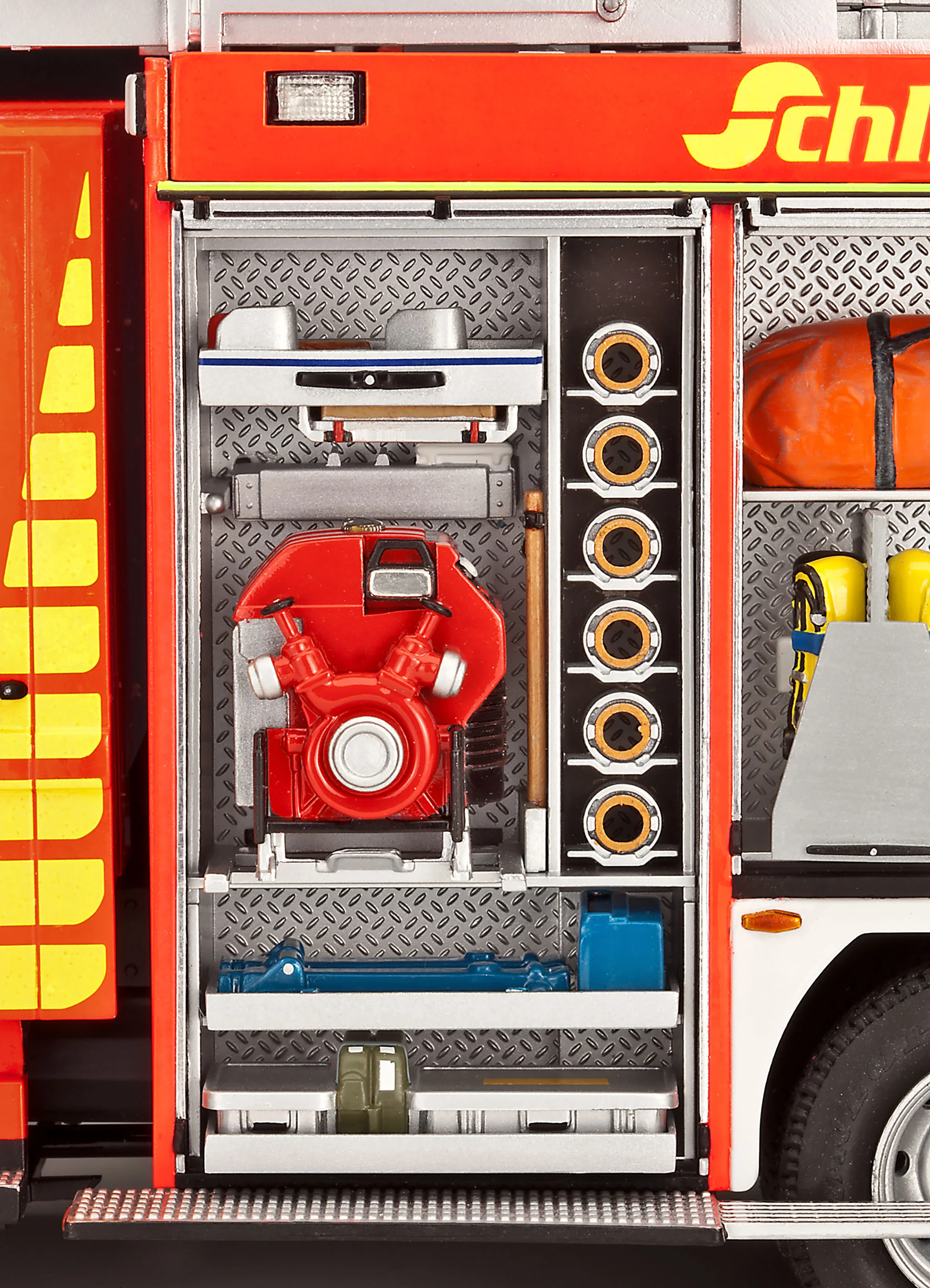 07404 Schlingmann LF 20/16 Fire Engine Model Kit - Image 5