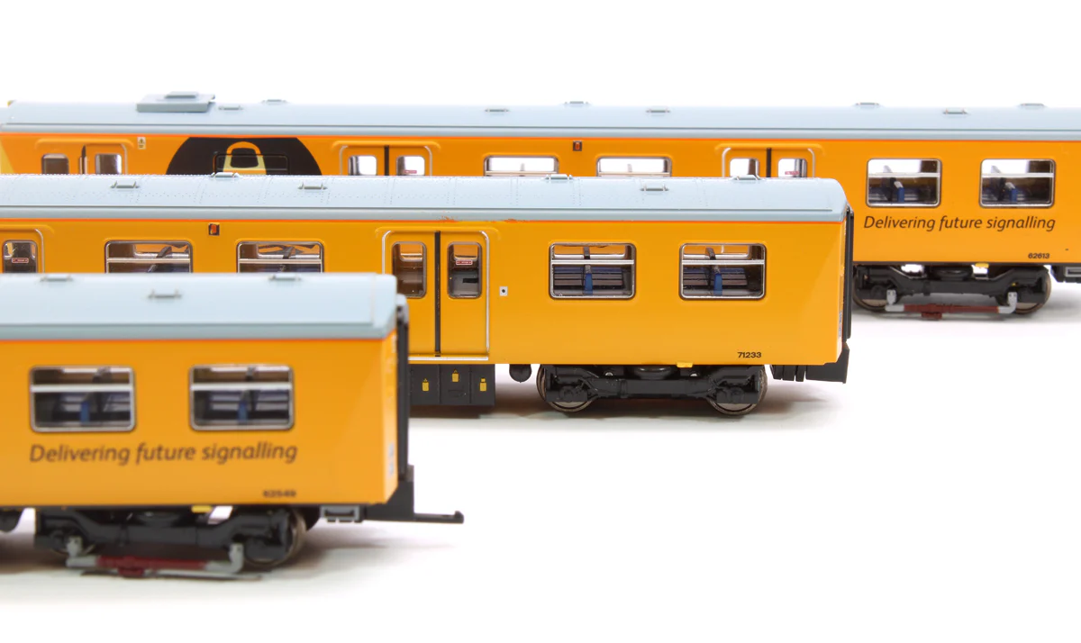 RT-N-313-351 Class 313121 Network Rail Yellow 3 Car Set - Image 4