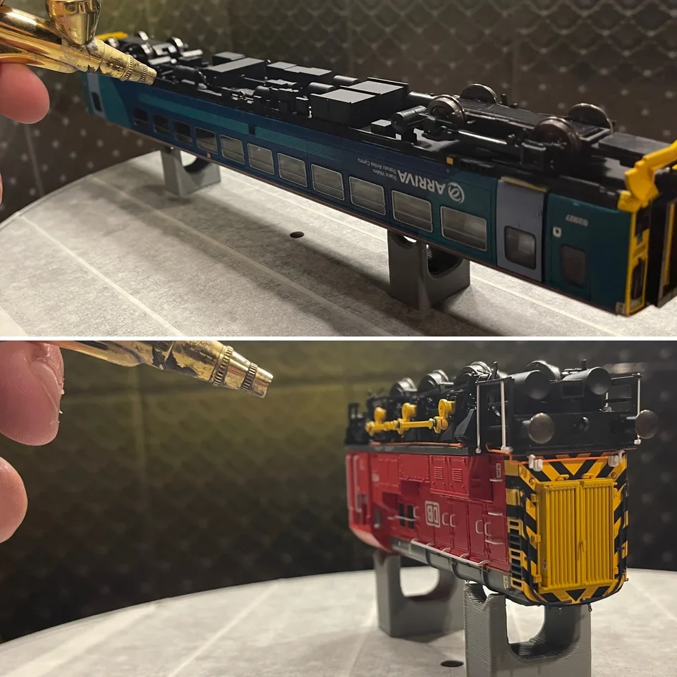 OO Gauge Weathering Stands (Pack of 4) - Image 4