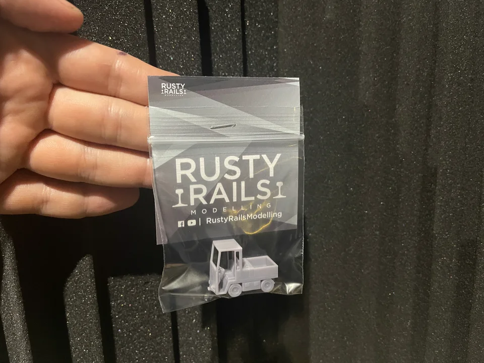 OO Gauge Utility Tug (Single Pack) - Unpainted - Image 3