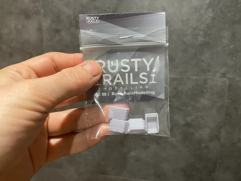 N Gauge Small Skips (Pack of 4) - Unpainted Model Kit - Image 3